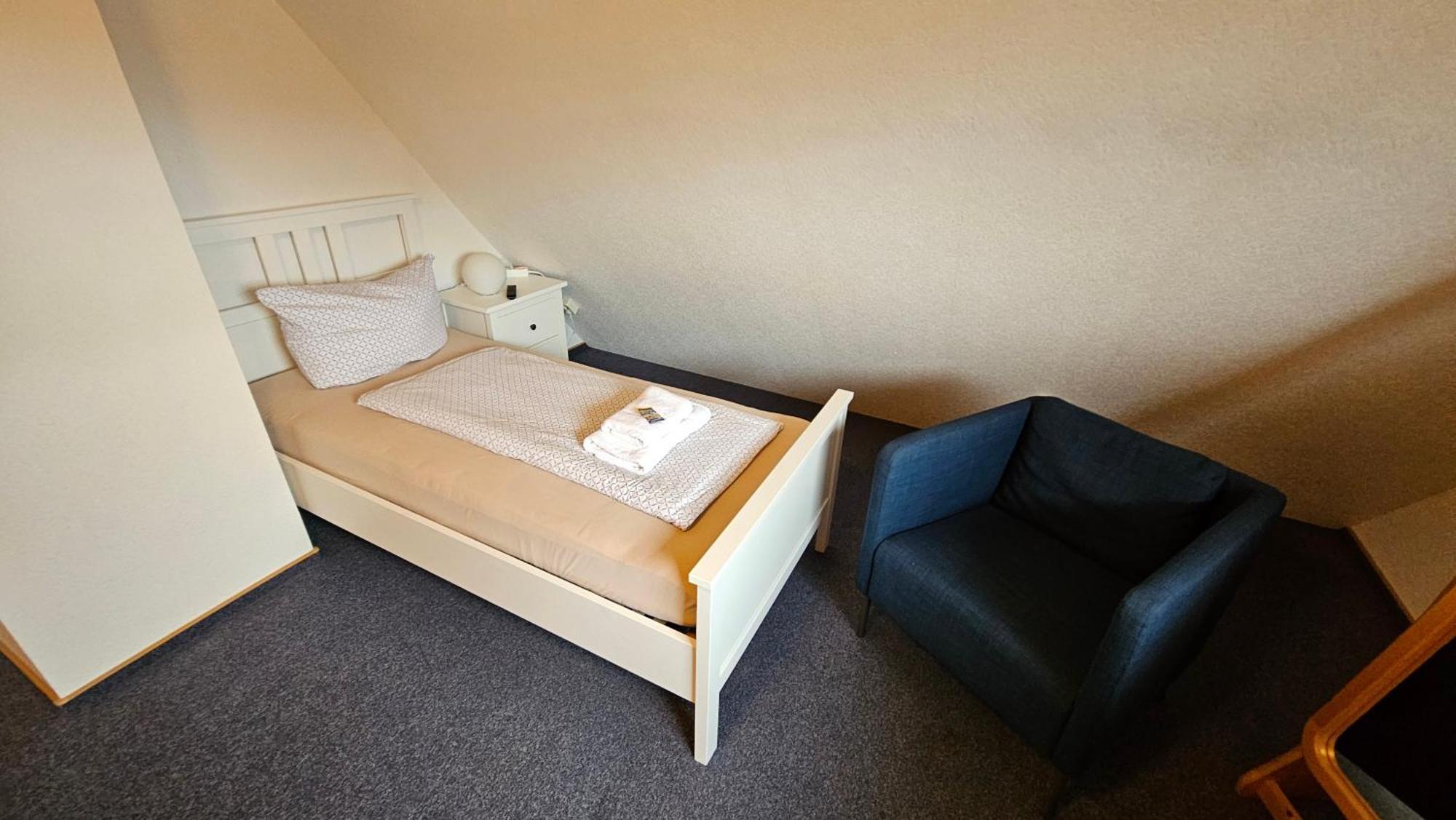 Hotel Dorfkrug Buesum - Guenstige Altbauzimmer Am Oland Büsum Quarto foto