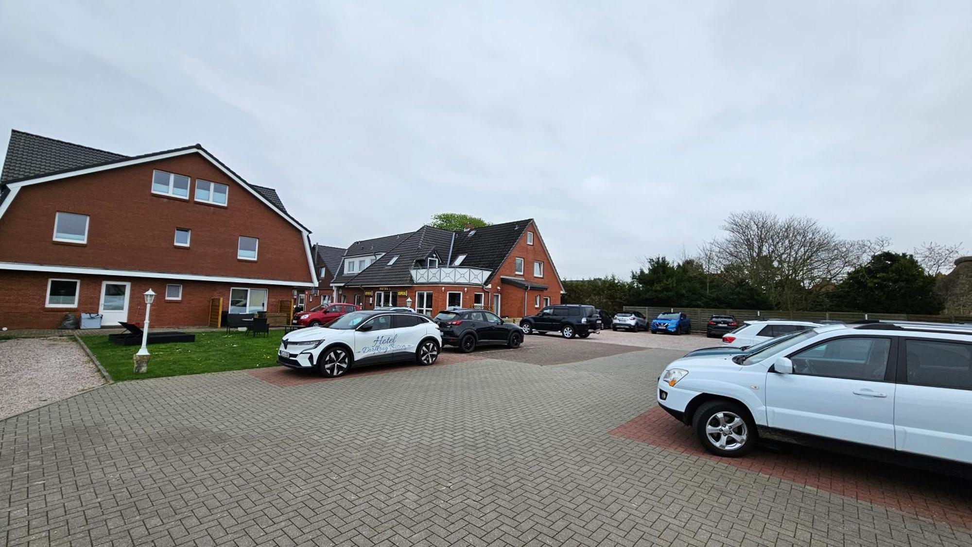 Hotel Dorfkrug Buesum - Guenstige Altbauzimmer Am Oland Büsum Exterior foto