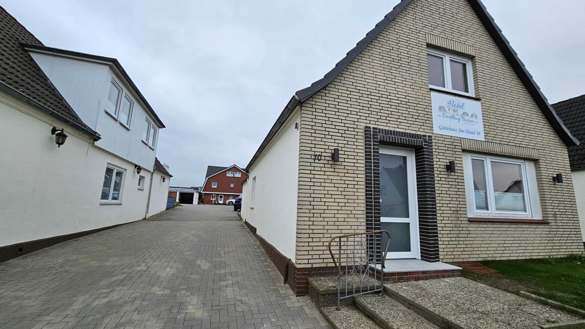 Hotel Dorfkrug Buesum - Guenstige Altbauzimmer Am Oland Büsum Exterior foto