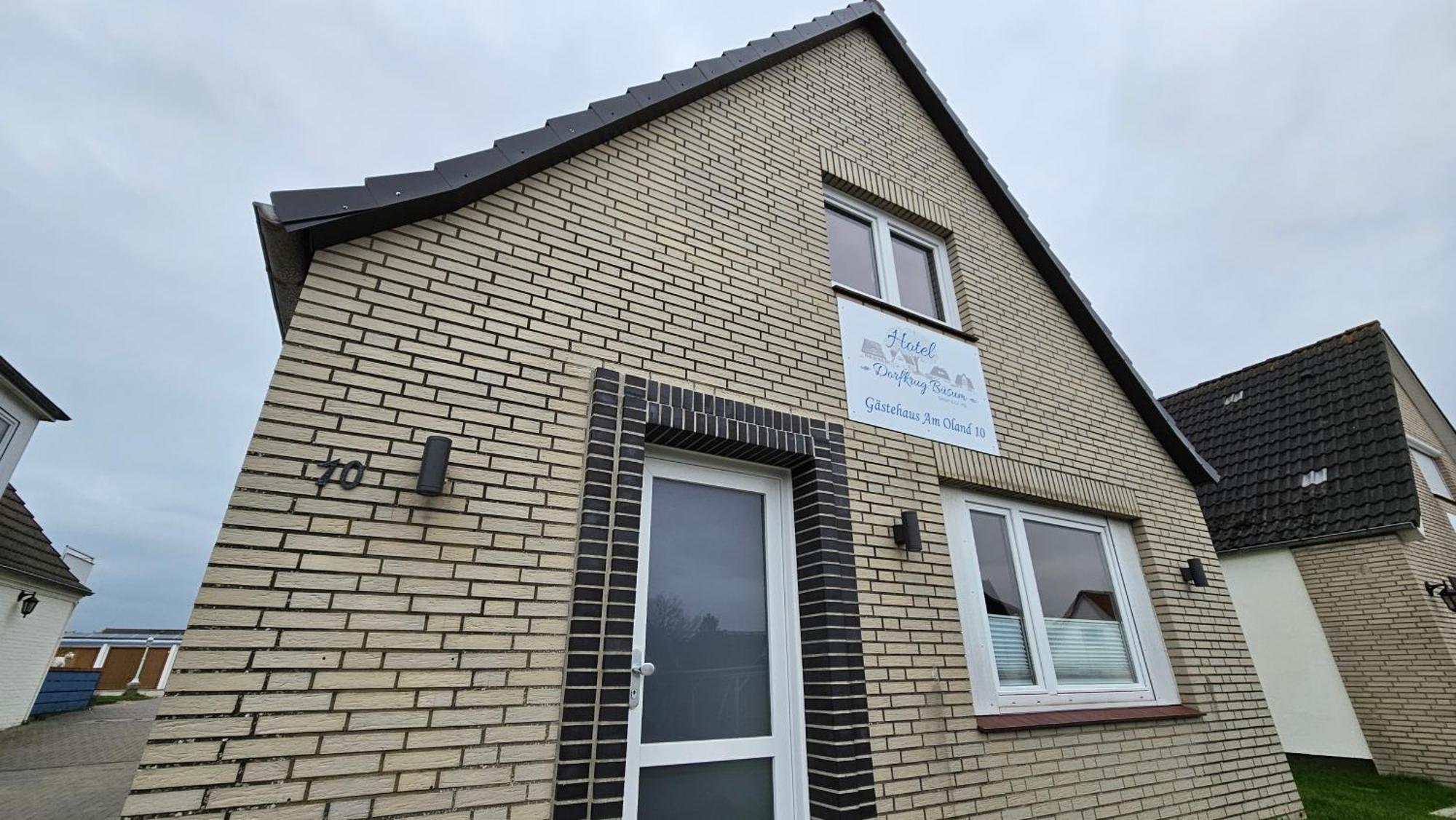 Hotel Dorfkrug Buesum - Guenstige Altbauzimmer Am Oland Büsum Exterior foto