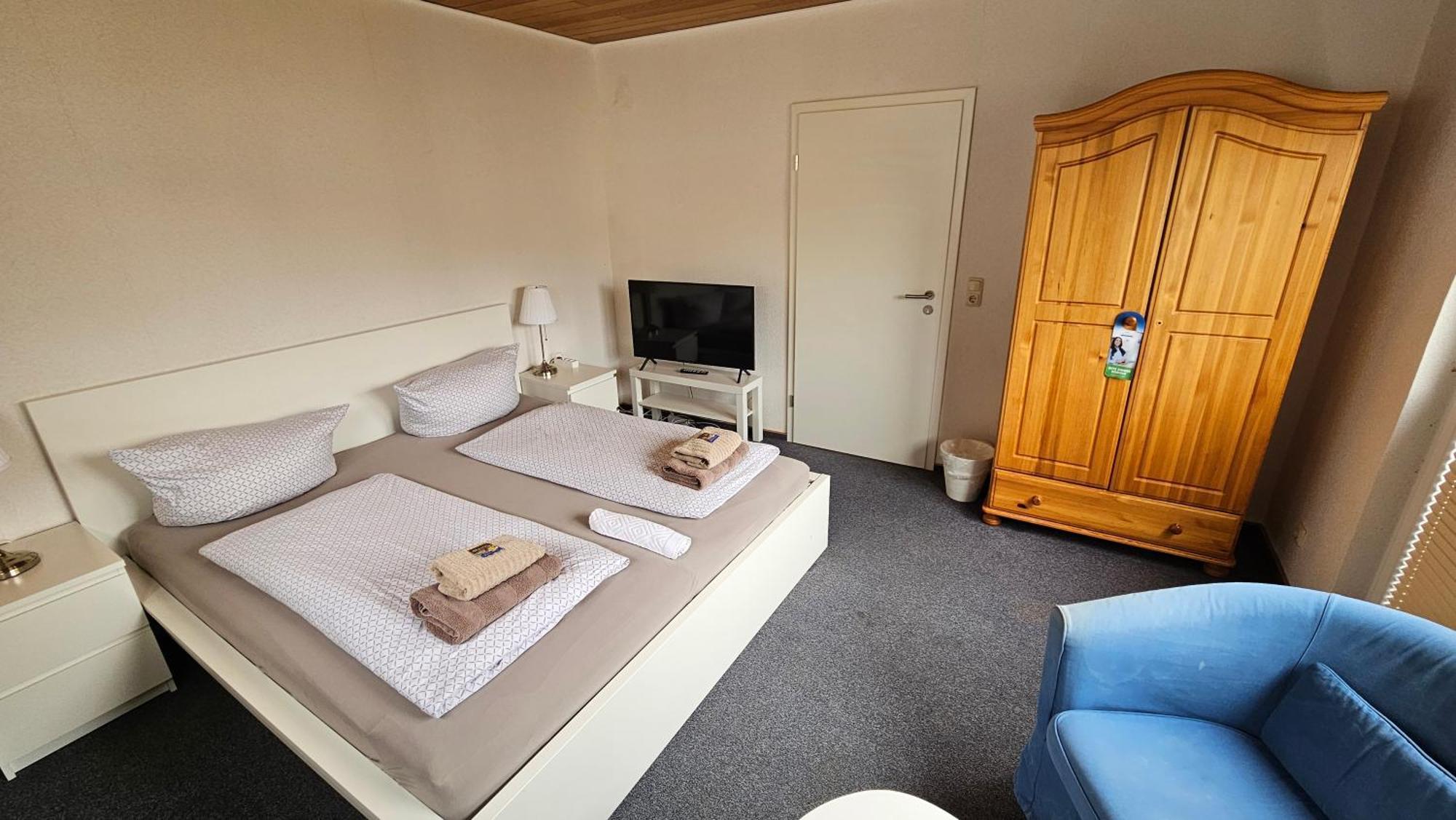 Hotel Dorfkrug Buesum - Guenstige Altbauzimmer Am Oland Büsum Quarto foto